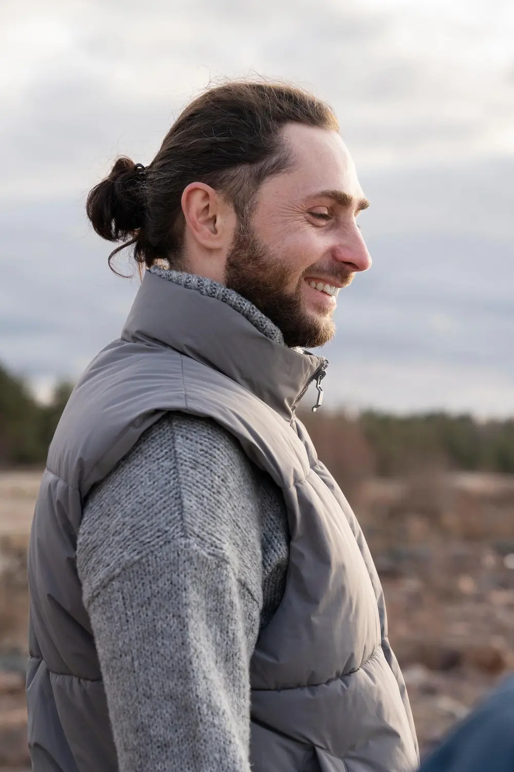 medium-shot-smiley-man-outdoors